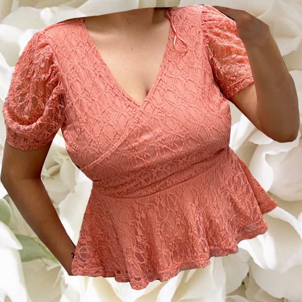 Brand New Cute Dusty Rose Short Sleeve Lace Finish top
